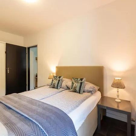 In With A Shared Sauna Apartment *
