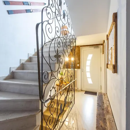 Flat Zugspitze Arena Slopes *